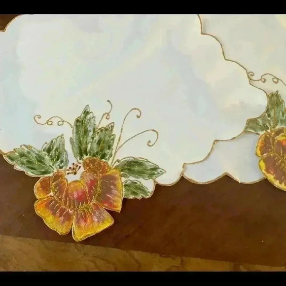 VINTAGE hand painted table  runner and 3 place mats. Never used - Picture 4 of 13